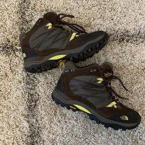 Women’s North Face Hiking Boots Size 8